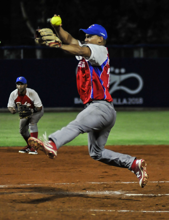 Alberto Hernández, lanzador ganador por Cuba. Foto: José Raúl Rodríguez Robleda