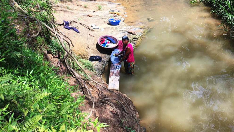 El río Patuca lo es todo para quienes viven en la aldea de Krausirpe. Foto: La Vanguardia