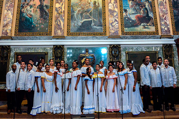 Integrantes de la Academia de Canto Mariana de Gonitch