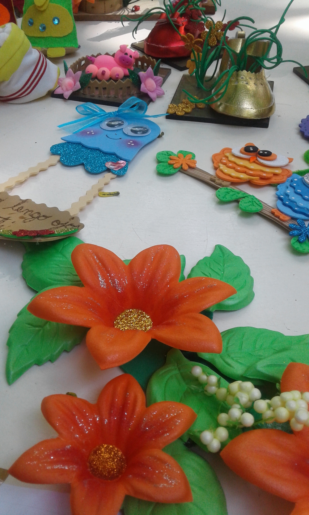 Otras de las manualidades que desarrollan las mujeres camagüeyanas es la artesanía con foami, polímero termoplástico. Foto: Gretel Díaz Montalvo