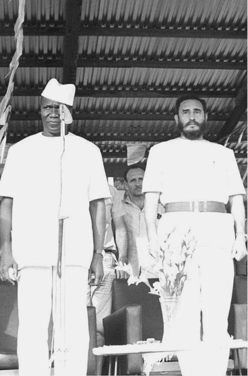 La primera visita del Comandante en Jefe Fidel Castro Ruz a África tuvo lugar en mayo de 1972, como parte de una gira que culminó más de dos meses después en Moscú. En la imagen, el presidente de Guinea, Ahmed Sékou Touré, junto al líder histórico de la Revolución cubana. Foto: Fidel Soldado de las Ideas