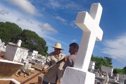 La vida entre nichos y panteones