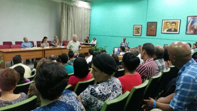 Díaz-Canel asistió a la asamblea de consulta popular del Proyecto de Constitución en la Universidad de Pinar del Río. Foto: Belkys Pérez Cruz