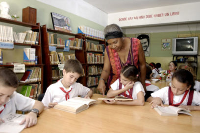 Bibliotecarias escolares ¿Especialistas o auxiliares?