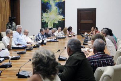 Presidente cubano chequea programas agroalimentario, energético y del turismo