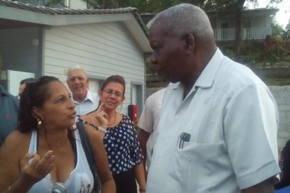 Intercambia Esteban Lazo con pobladores de Santiago de Cuba