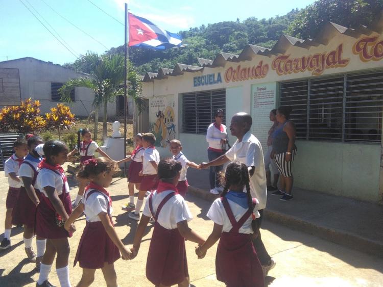 La escuela primaria de la comunidad también recibe mejoras que aportarán a un desarrollo superior del proceso docente-educativo. Foto: de la autora