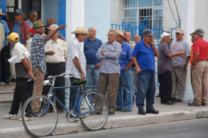 Más de seis meses en espera de chequera
