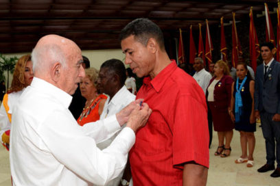 Preside Machado Ventura acto nacional de condecoraciones de los CDR