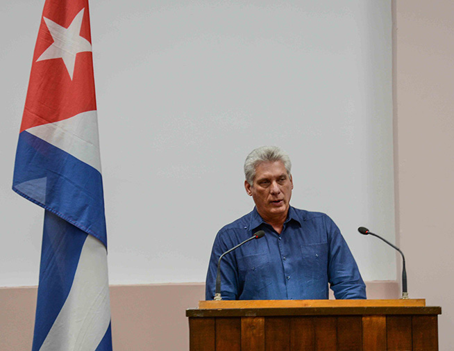 Miguel Díaz-Canel Bermúdez, Presidente de los Consejos de Estado y de Ministros, interviene en la clausura de la Primera Conferencia Nacional de la Unión de Informáticos de Cuba, en el Palacio de las Convenciones, en La Habana, el 3 de octubre de 2018. ACN FOTO/ Marcelino VÁZQUEZ HERNÁNDEZ/ rrcc
