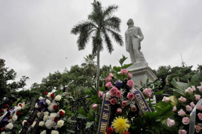 Envía Raúl ofrenda floral para homenajear a Céspedes
