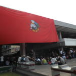 Avispero contra el Bloqueo