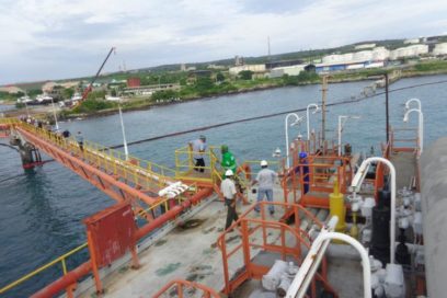 Recolección casi total de derrame de crudo en Matanzas