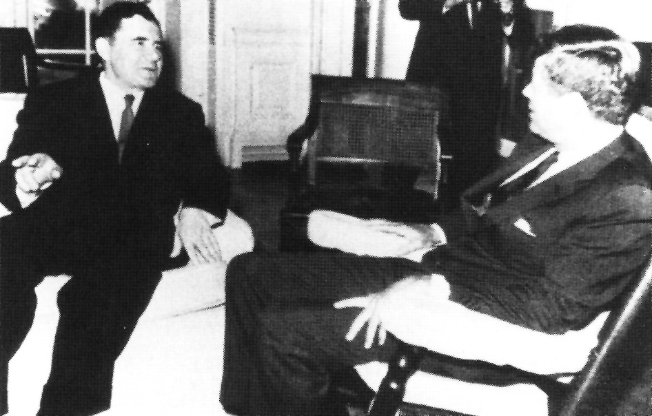 El 18 de octubre de 1962 Kennedy se reunió con el canciller de la URSS, Andrei Gromyko, quien mantuvo el secreto de la existencia de los cohetes nucleares en Cuba.