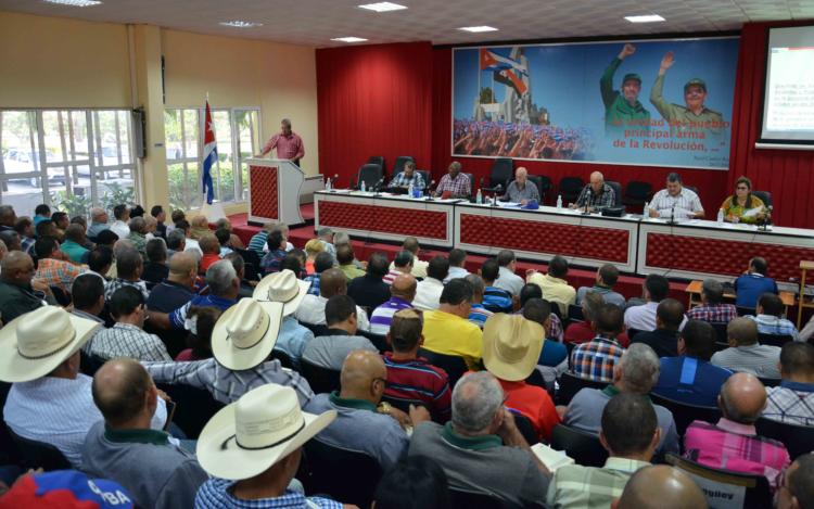 Participantes en la Plenaria Nacional de Ganadería, celebrada en la Escuela Provincial del Partido Cándido González Morales, en Camagüey, el 12 de octubre de 2018. ACN FOTO/ Rodolfo BLANCO CUÉ/sdl