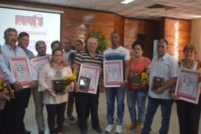 Premian a autores de relevantes innovaciones y racionalizaciones