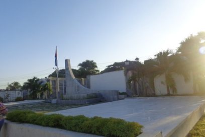 Recuperar tarjas y monumentos en honor a los héroes
