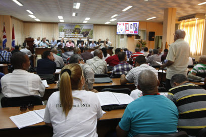 Cada unidad productora debe cumplir su plan (+ Fotos)
