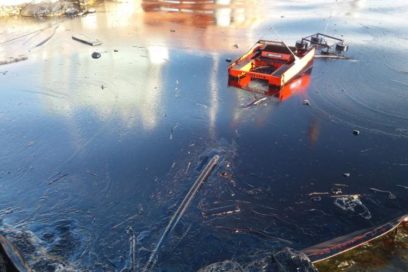 Trabajan por mitigar derrame de petróleo en la bahía de Matanzas