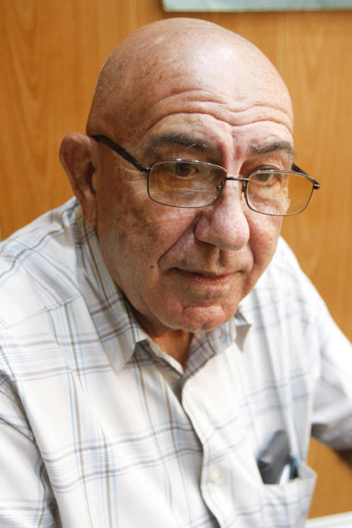 Humberto Perez Jara, trabajador bancario condecorado con el sello 60 años de servicio por el Banco Central de Cuba. Foto: Rene Perez Massola