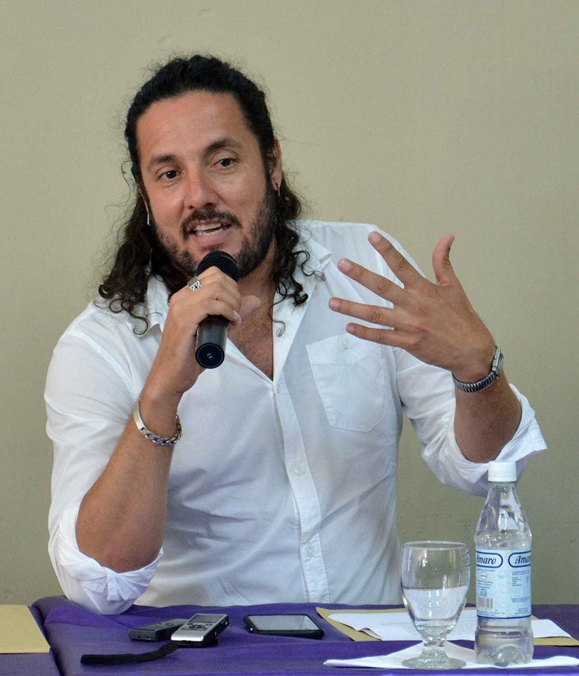 Freddy asegura que Camagüey es el mejor sitio para ver teatro, y los aplausos del público, las colas así lo demuestran. Foto: : Rodolfo Blanco Cue/ACN