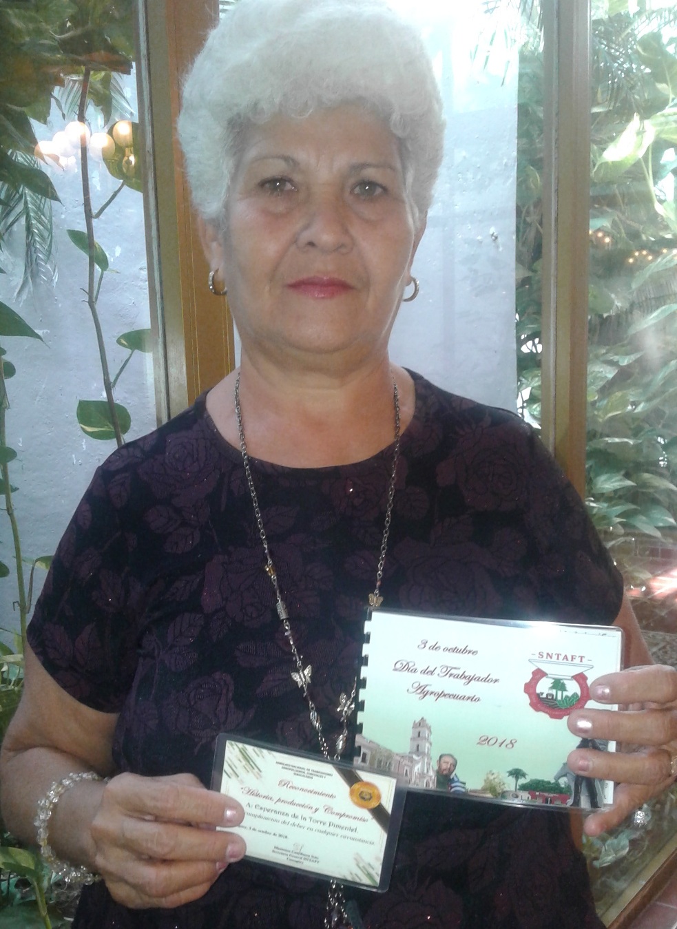 Esperanza, dentro de las actividades por el día del trabajador agropecuario, recibió un reconocimiento por los años de trabajo y entrega a la organización, “empujón necesario para seguir”, según lo catalogó. Foto: de la autora