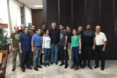 Presidente de Cuba se reúne con jóvenes de la Asociación Hermanos Saíz