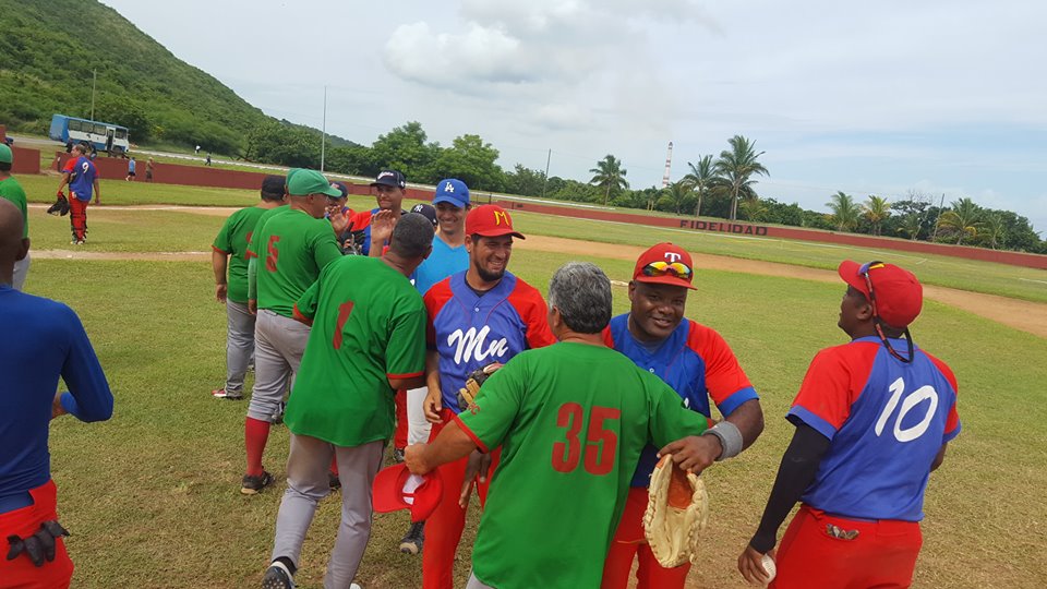 Equipo campeón de Medios Nacionales en el XX Torneo de Sóftbol de la Prensa. Foto: Yoandry Ávila