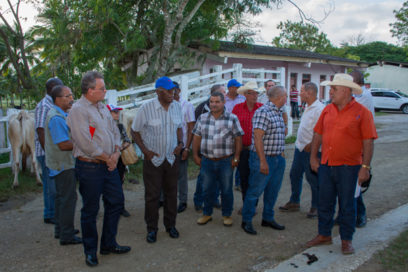Valdés Mesa recorre centros de producción y servicios en Camagüey (+Fotos)