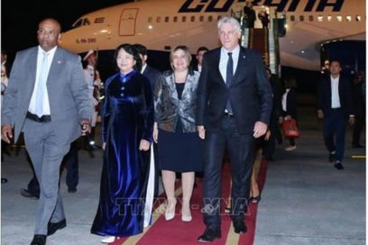 En Vietnam, presidente cubano (+Fotos)