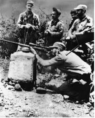 Durante las preparaciones militares en la Sierra Maestra Foto: Museo Municipal Guisa