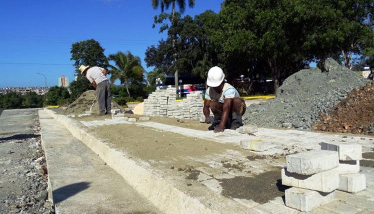 Entre los temas que analizarán en el pleno del Comité Nacional del SNTC figura la participación de los trabajadores en la Economía del país. Foto: Yaneidis Ojeda