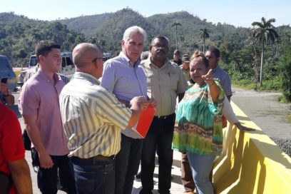 Mandatario cubano dialoga con pobladores guantanameros (+Fotos)