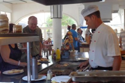 Propinas del turismo favorecen programas cubanos de salud
