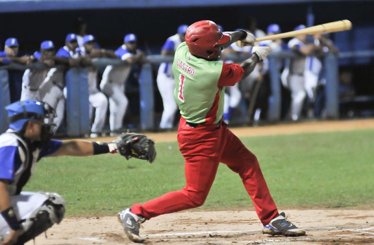 Danel Castro ha vuelto a ser imprescindible para Las Tunas. Foto José Raúl Rodríguez Robleda