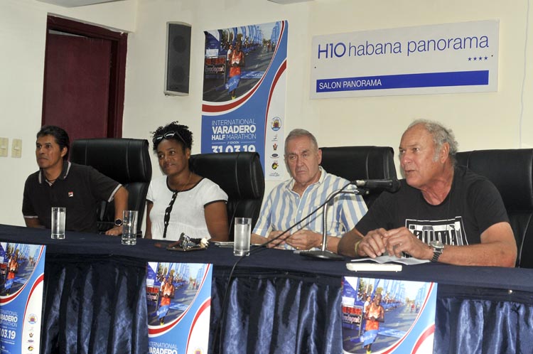 Conferencia de Prensa para anunciar la II Media Maratón Varadero 2019 , presidido por Alberto Juantorena, Fernando Pineda, Yipsi Moreno y Germán Silva. Foto: José Raúl Rodríguez Robleda