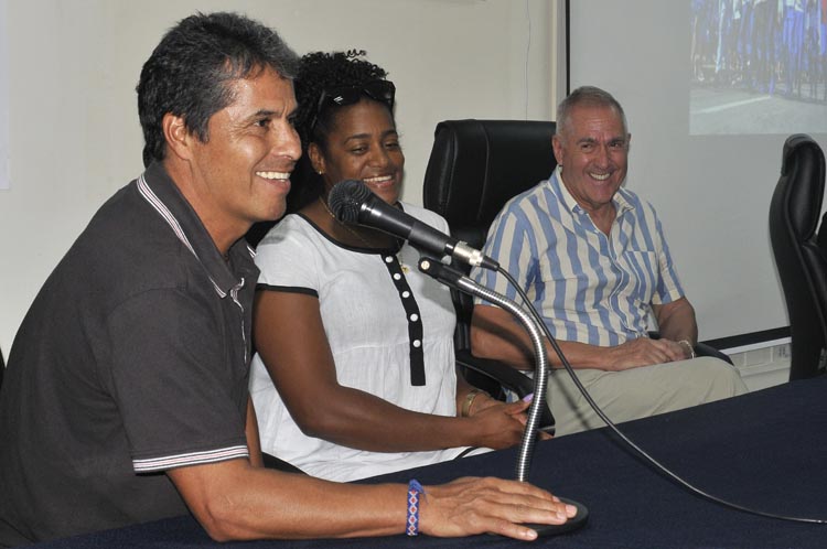 Germán Silva, ganador de la Maratón de Nueva York en 1994 y 1995 durante la presentación de la II Media Maratón de Varadero. Foto: José Raúl Rodríguez Robleda