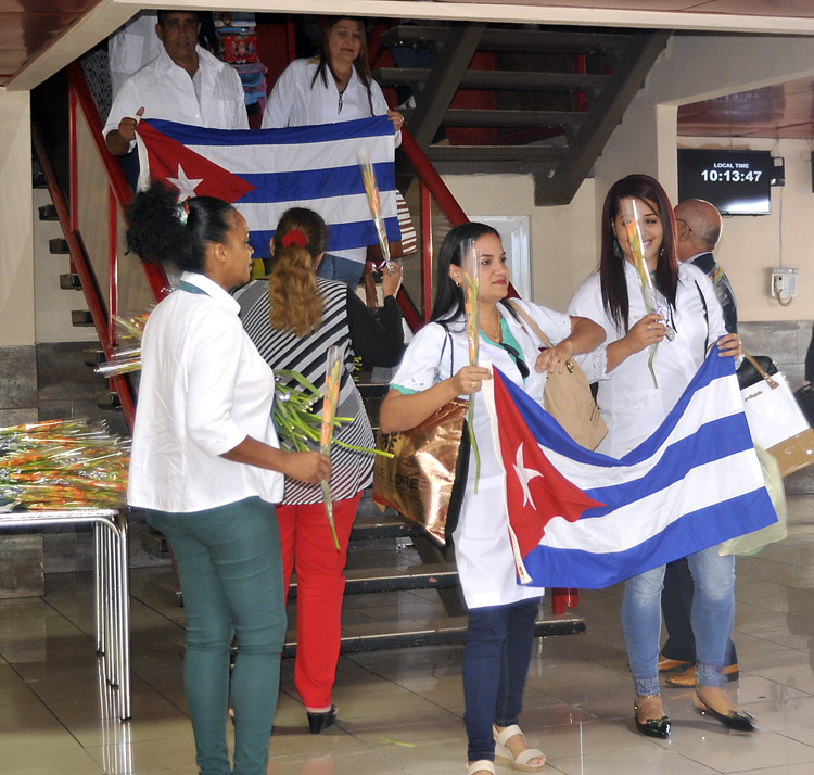 Noveno recibimiento a los médicos cubanos de misión en Brasil. Foto: José Raúl Rodríguez Robleda.