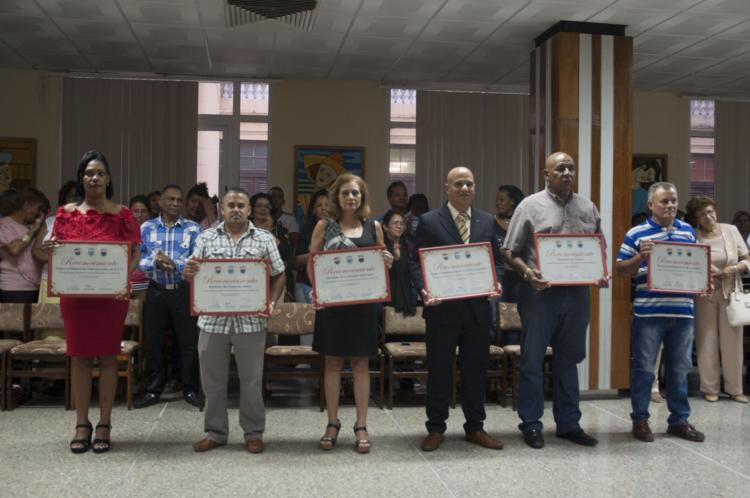 Representantes de entidades y organismos con activa participación en la consolidación de los lazos de cooperación entre sindicatos cubanos y canandienses. Foto: Héctor García Torres/ACN.