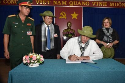 Presidente cubano visita legendarios túneles guerrilleros en Vietnam (+ Fotos y Video)