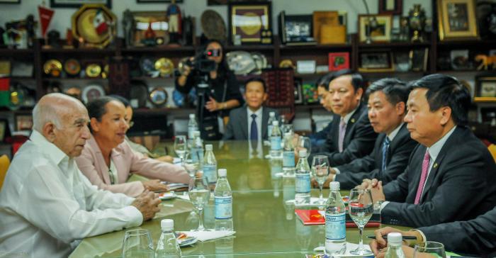 El Segundo Secretario del Comité Central del Partido Comunista de Cuba, José Ramón Machado Ventura, recibió este miércoles a Nguyen Xuan Thang, miembro del Secretariado del Comité Central y presidente del Consejo Teórico Central del Partido Comunista de Vietnam Foto: José Manuel Correa