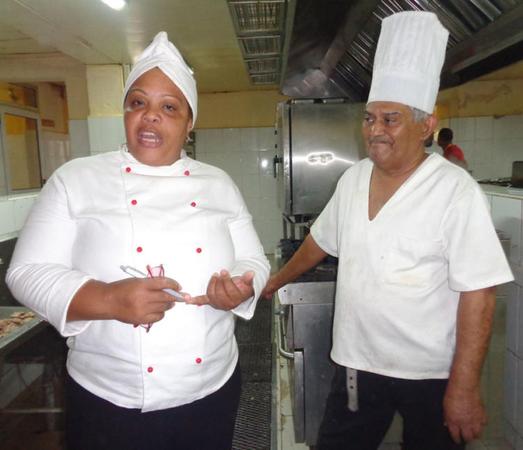 Los bajos salarios es preocupación constante entre los trabajadores. | foto: Noryis