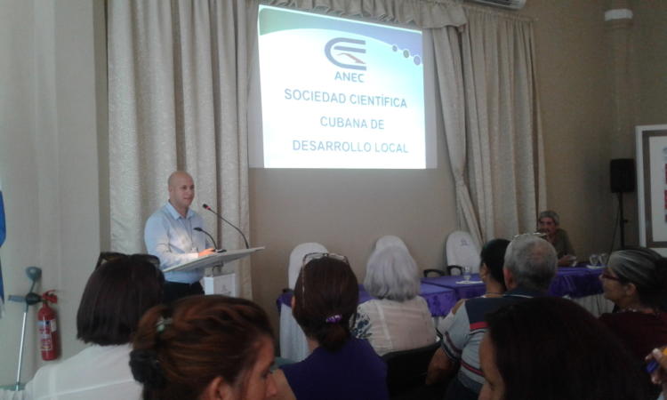 foto 1 taller desarrollo local cmg)