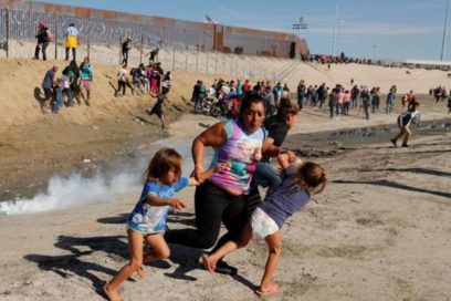 Denuncian en EE.UU. uso de gas lacrimógeno contra migrantes