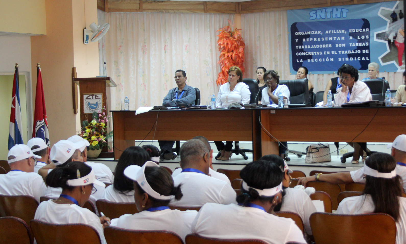 Los participantes en la comisión número 1 debatieron el tema relacionado con el funcionamiento del sindicato, su papel de representante y capacidad de convocatoria y movilización. Foto: Isabel Aguilera Aguilar