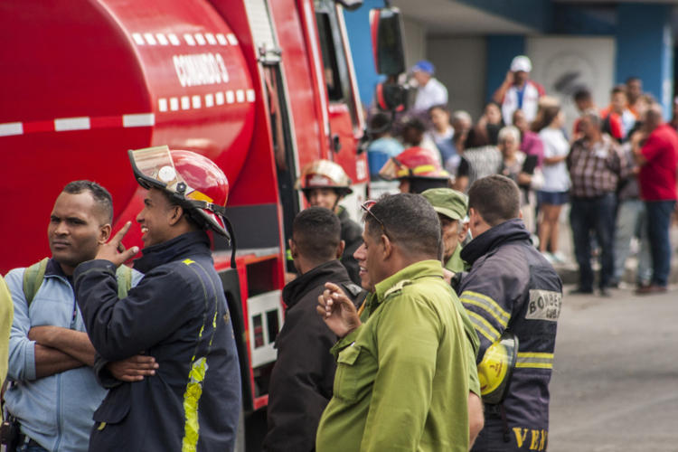 Controlado un incendio d ebajas proporciones fue controlado en el edificio FOCSA, Vedado, 28 de noviembre de 2018 Foto Rene Perez Massola