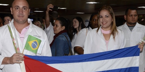 llegan médicos cubanos de Brasil