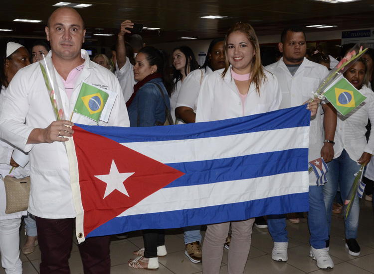 médico cubano regresa de Brasil