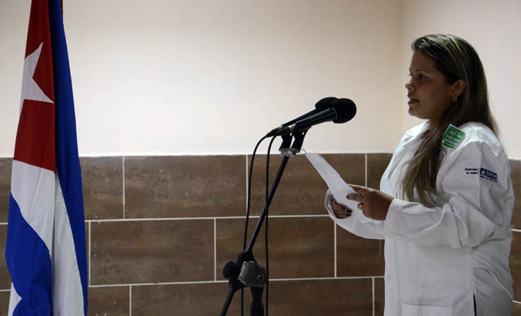 Ailene Céspedes habló a nombre de los recién llegados. Foto: Joaquínn Hernández Mena