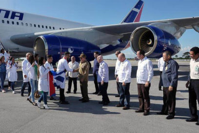 El abrazo de Raúl a los héroes que vuelven
